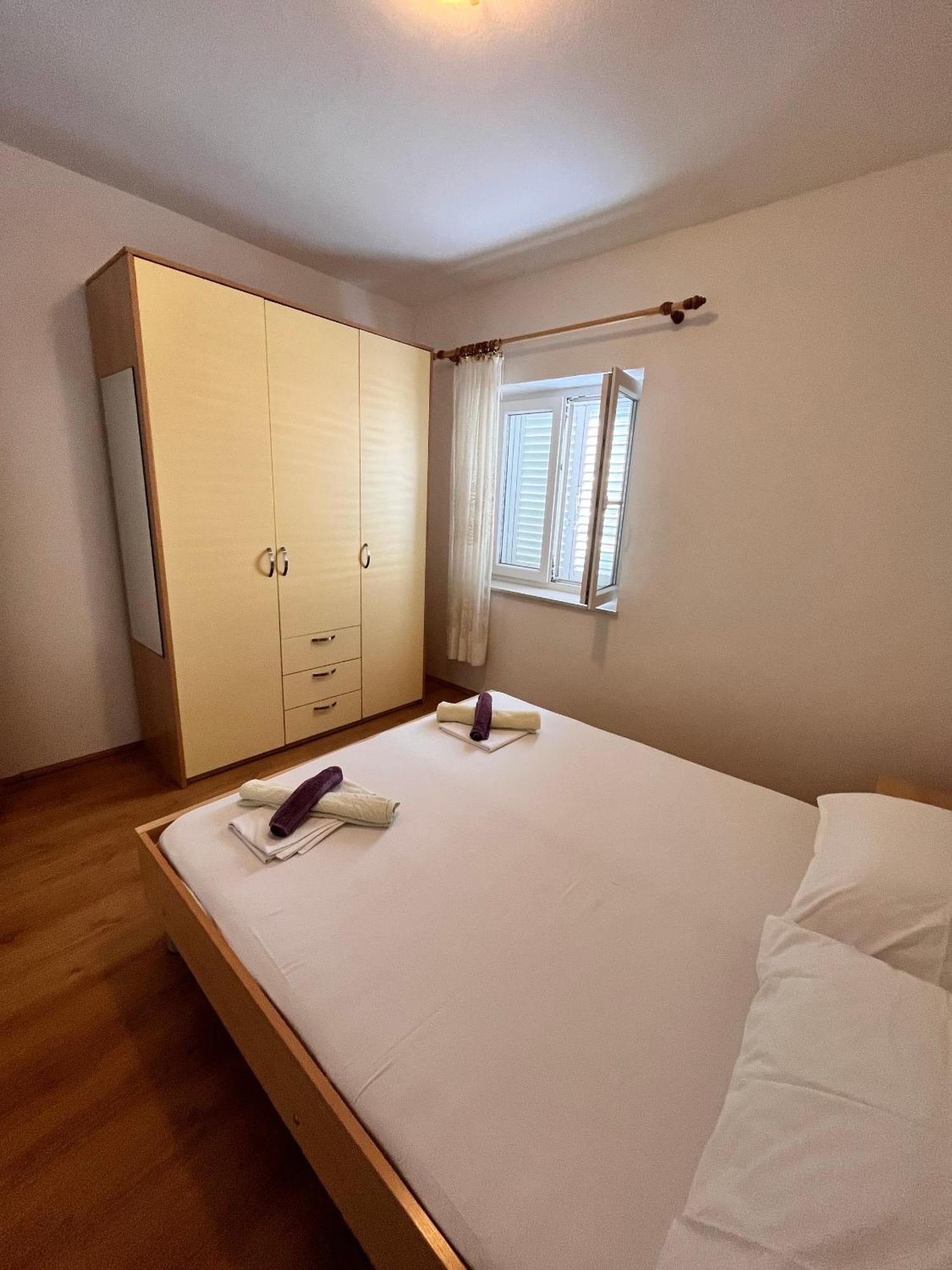 Apartments By The Sea Metajna, Pag - 6465 Номер фото